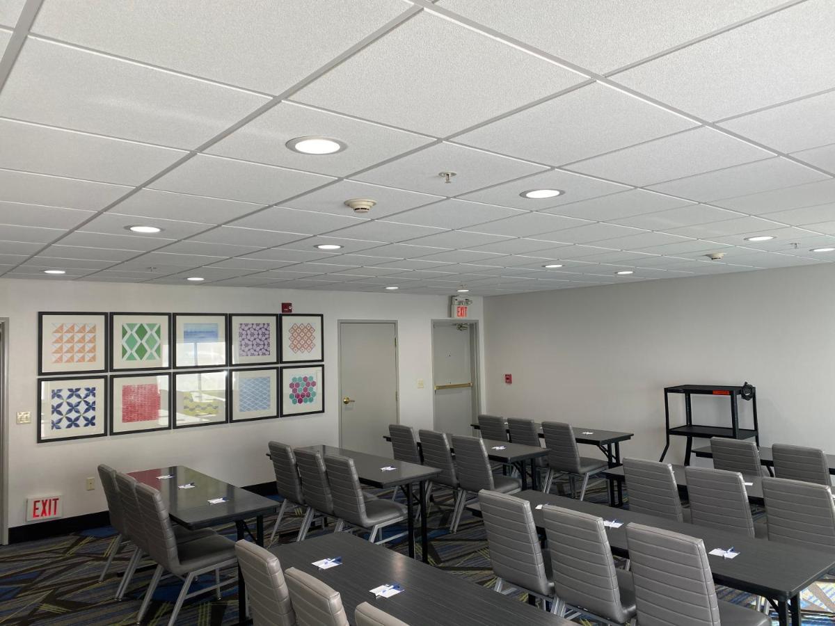 Holiday Inn Express Hotel & Suites Weston By Ihg Экстерьер фото