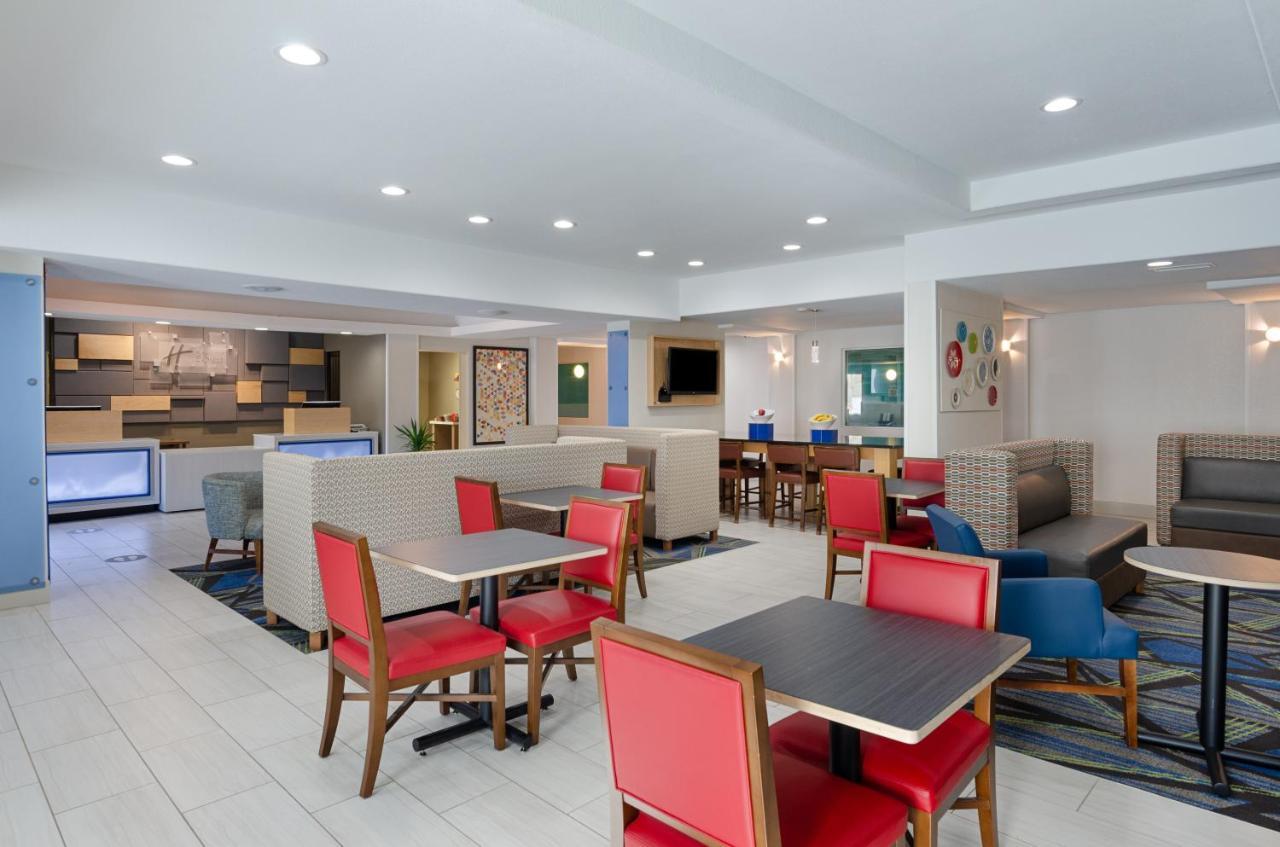 Holiday Inn Express Hotel & Suites Weston By Ihg Экстерьер фото