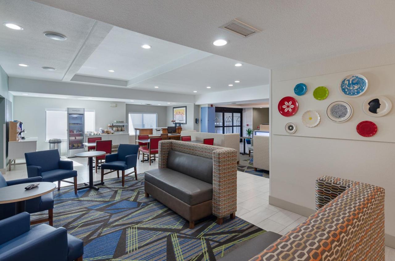 Holiday Inn Express Hotel & Suites Weston By Ihg Экстерьер фото