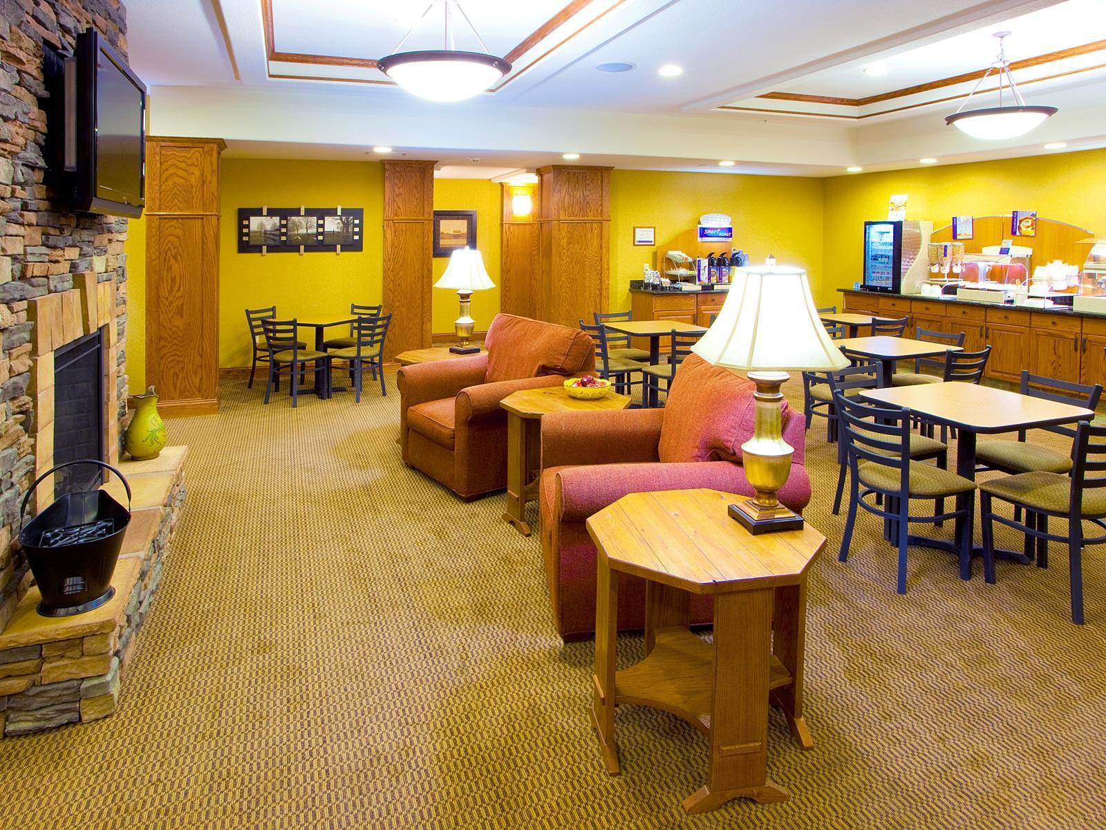 Holiday Inn Express Hotel & Suites Weston By Ihg Экстерьер фото