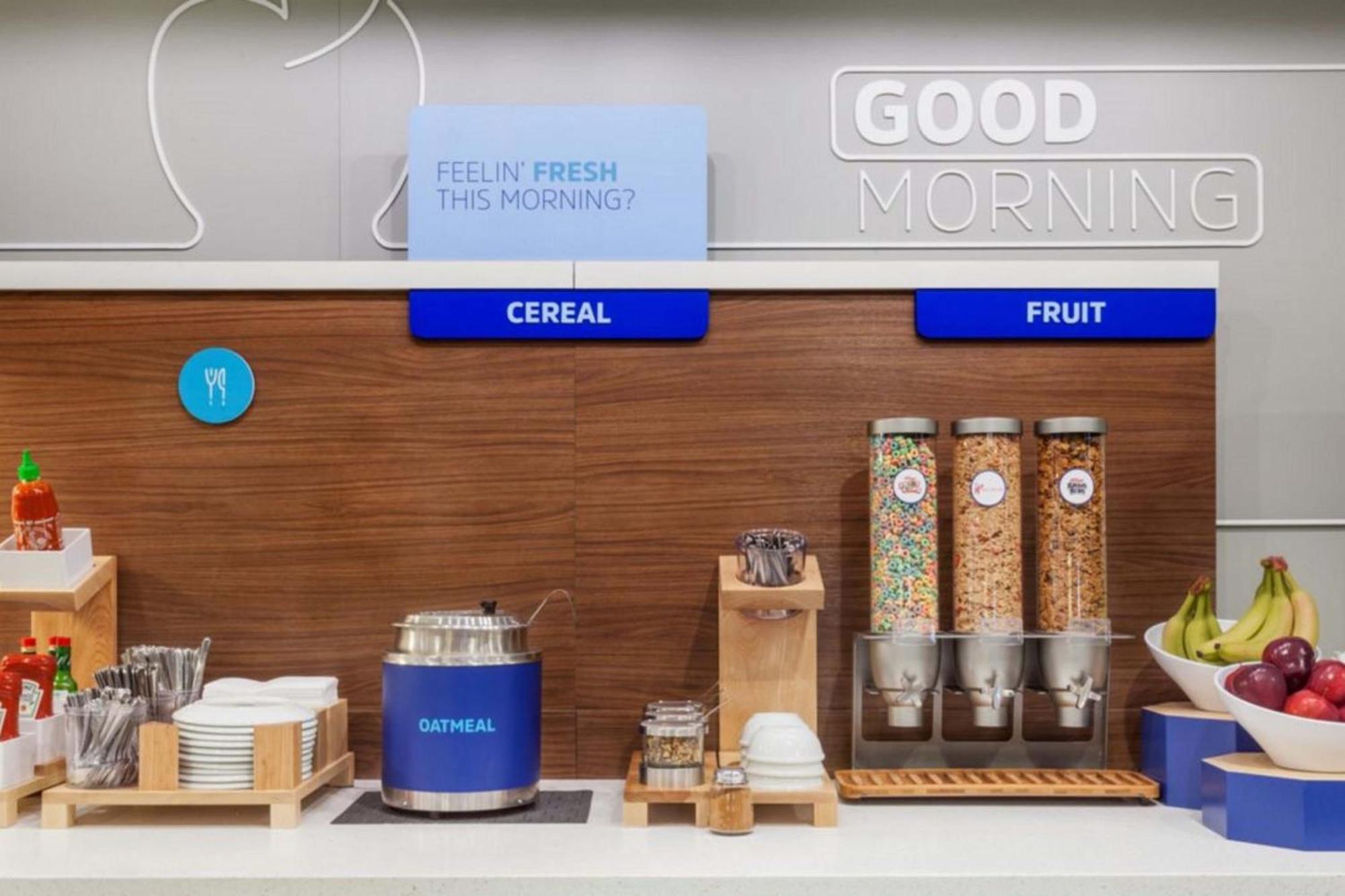 Holiday Inn Express Hotel & Suites Weston By Ihg Экстерьер фото