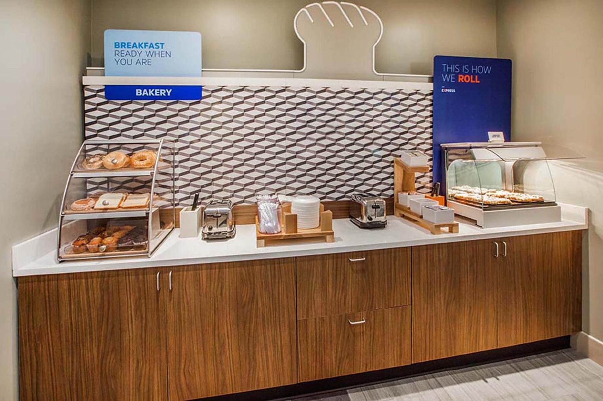 Holiday Inn Express Hotel & Suites Weston By Ihg Экстерьер фото