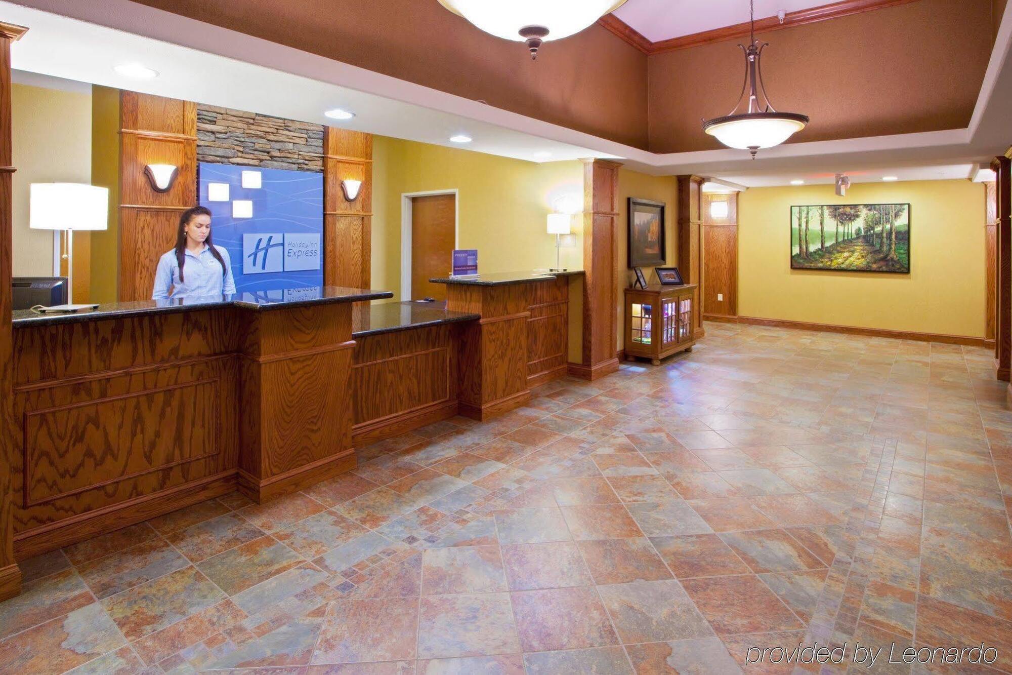 Holiday Inn Express Hotel & Suites Weston By Ihg Экстерьер фото